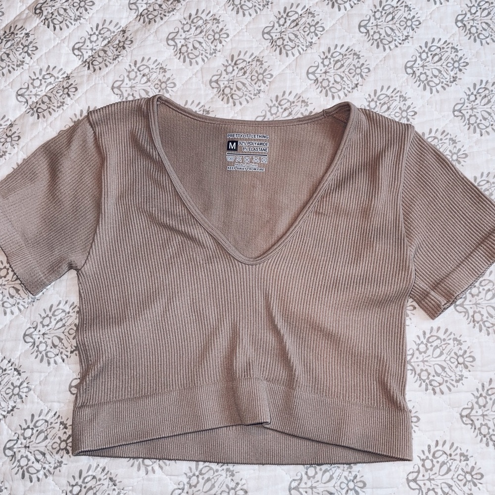 pretty little thing crop top
